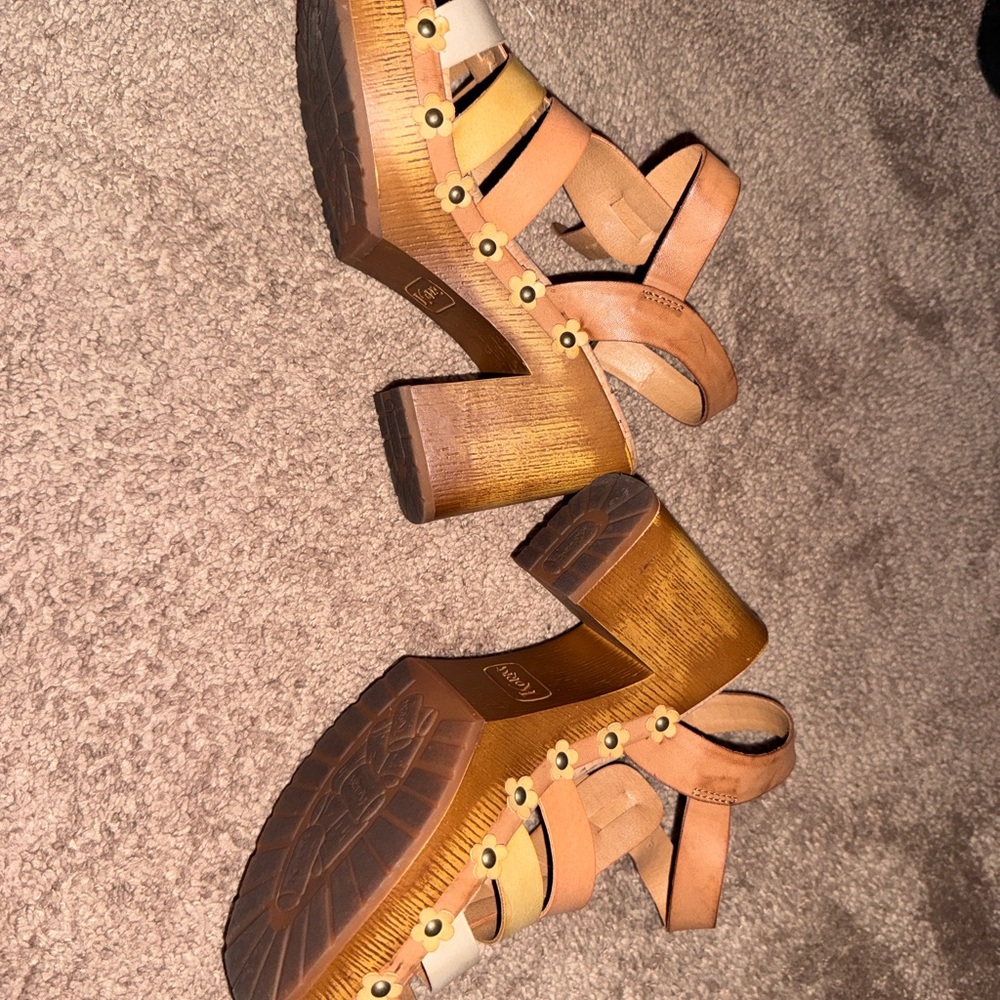 Heels - Picture 2 of 6